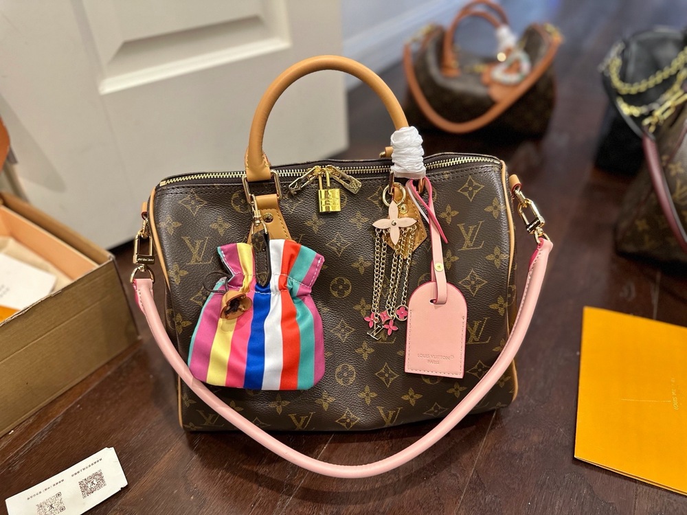 Louis Vuitton Speedy Monogram Handbag Pink Leather Crossbody Strap